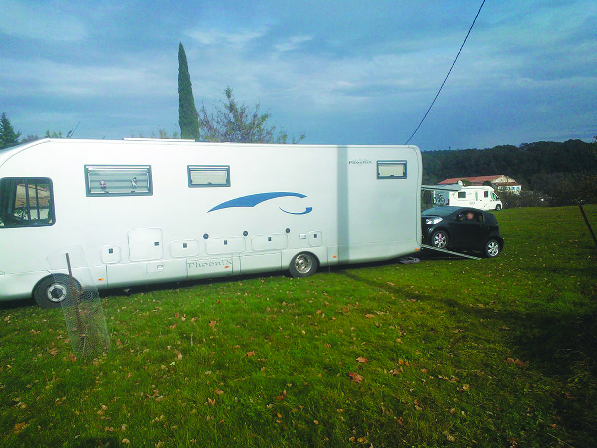 Aire camping-car  Bagnols-en-Fort (83600) - Photo 1